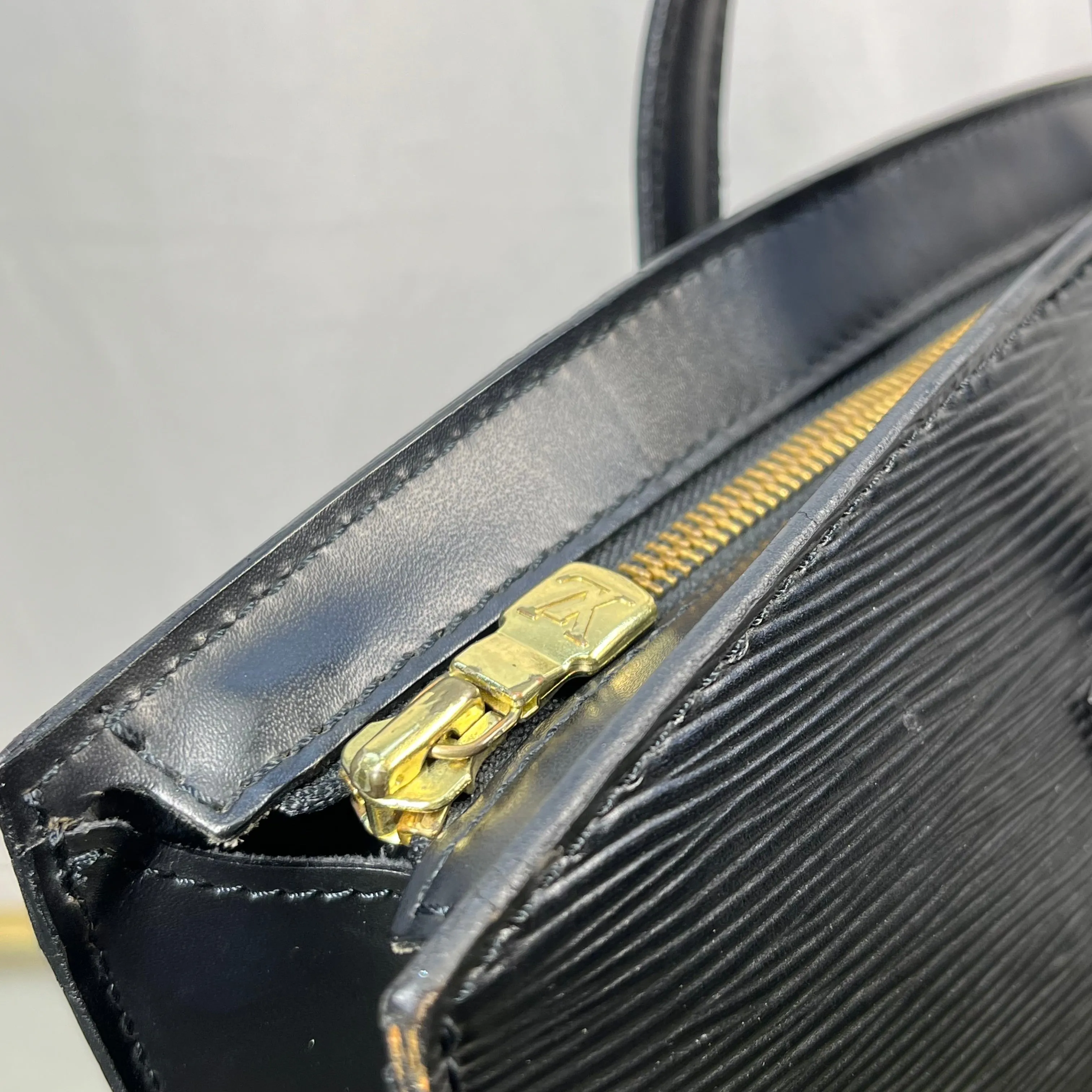 LOUIS VUITTON Saint Jacques PM Epi Black