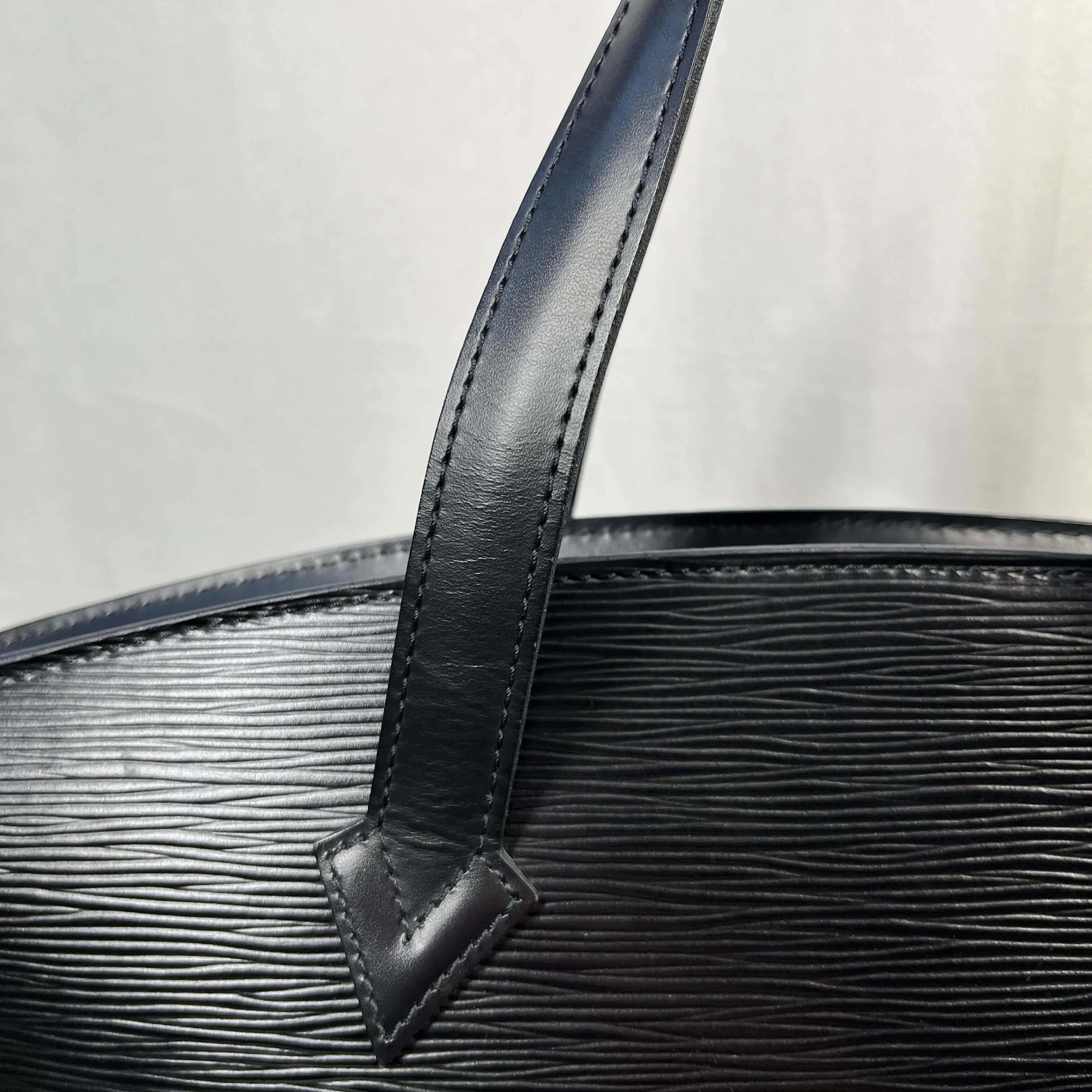 LOUIS VUITTON Saint Jacques PM Epi Black