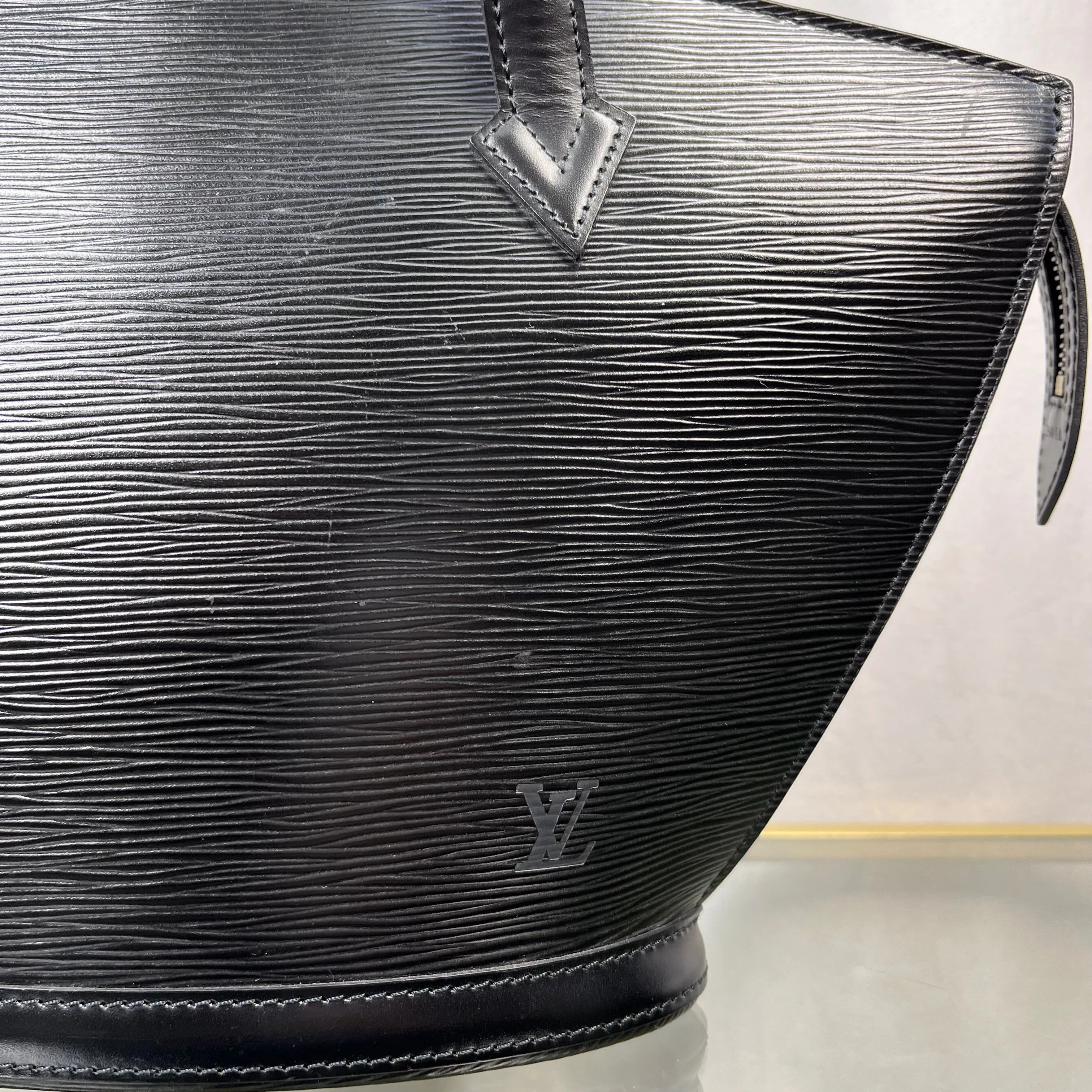 LOUIS VUITTON Saint Jacques PM Epi Black