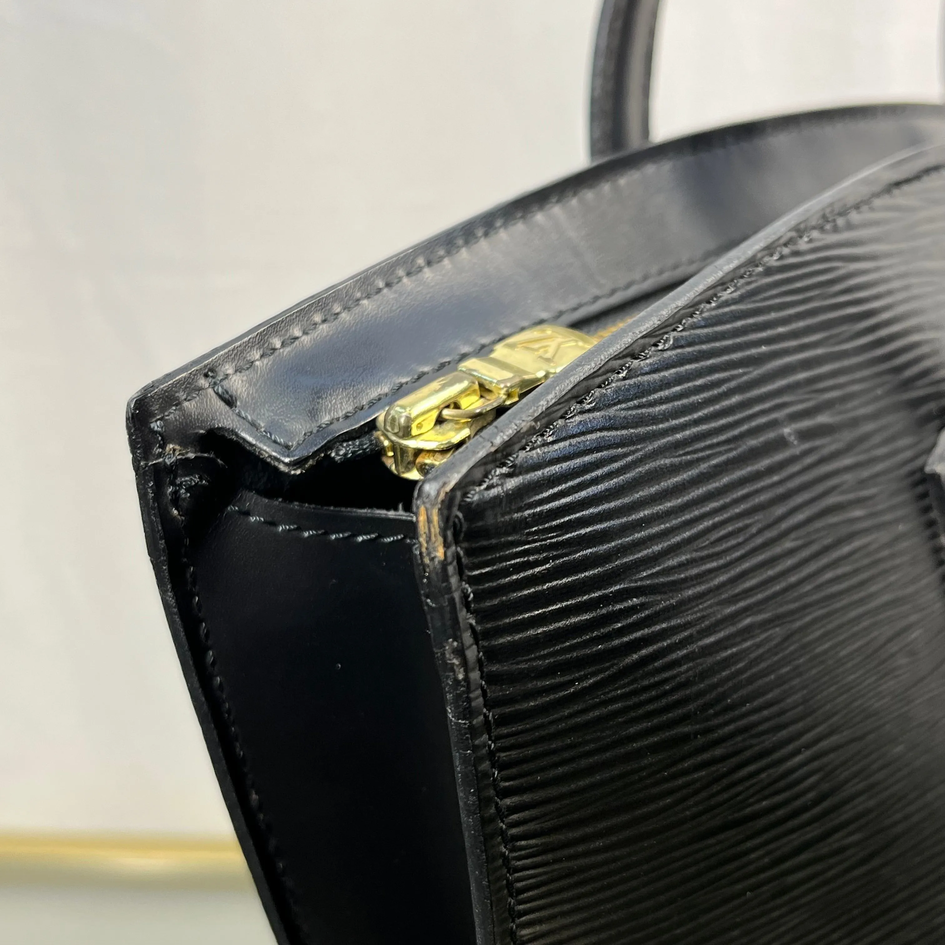 LOUIS VUITTON Saint Jacques PM Epi Black