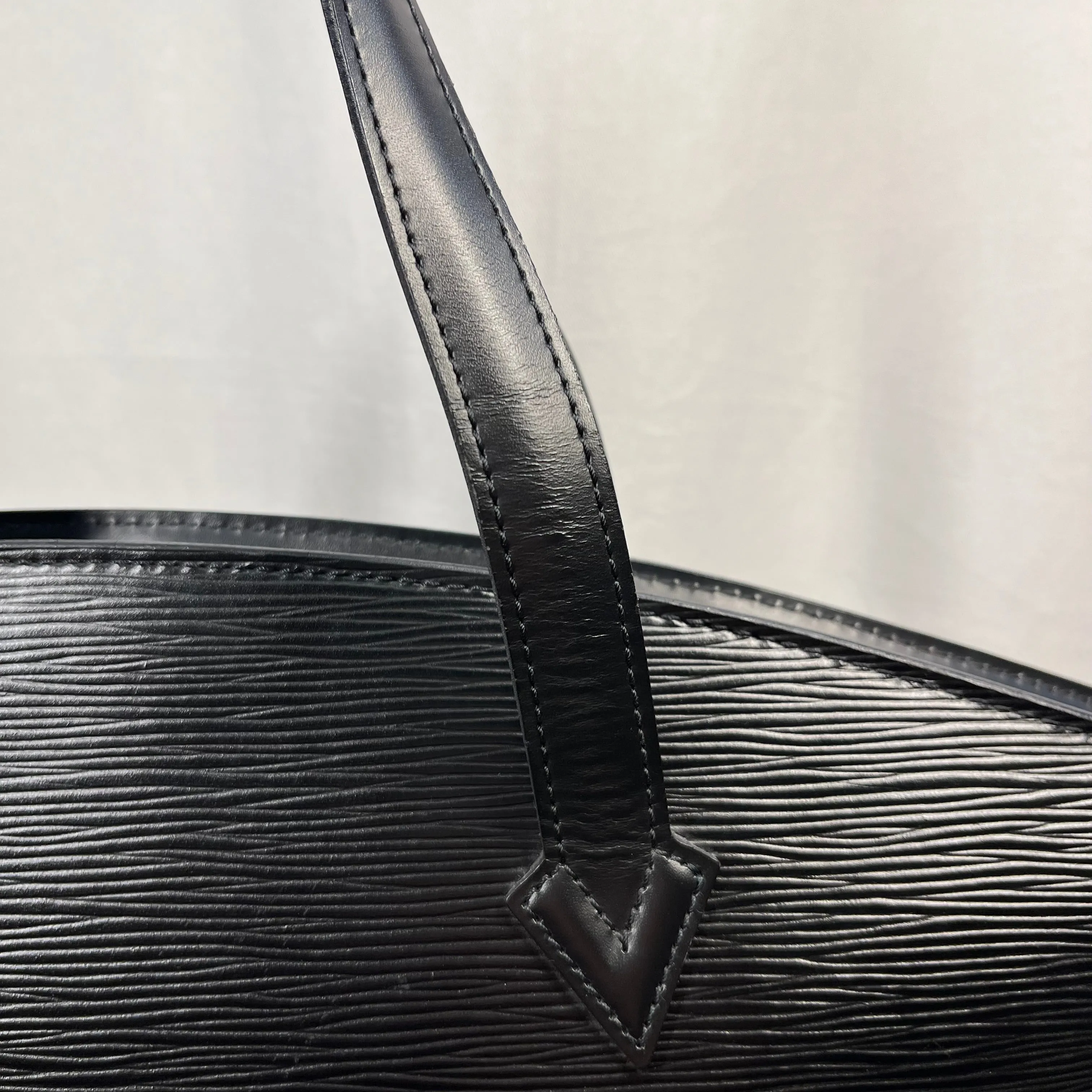 LOUIS VUITTON Saint Jacques PM Epi Black