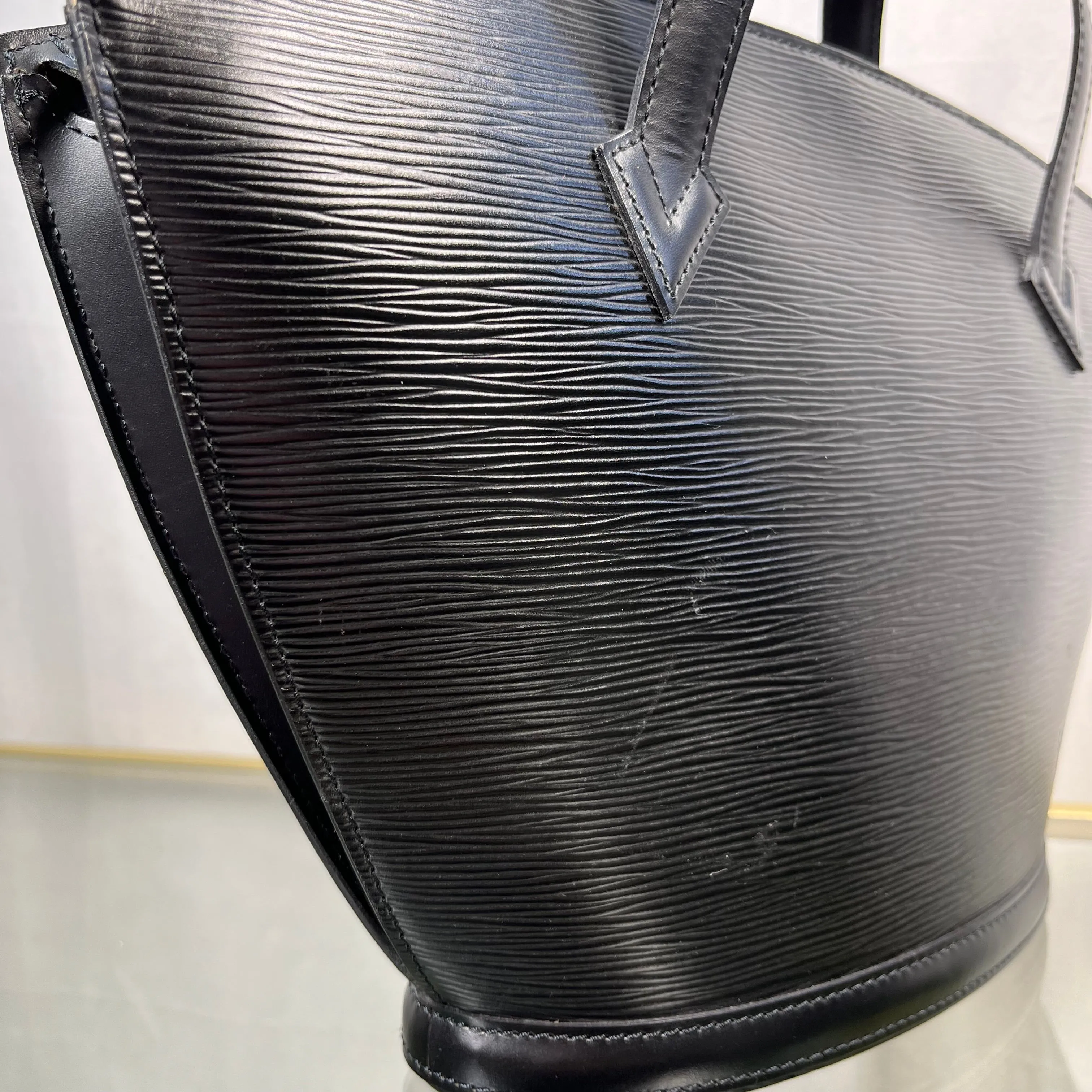 LOUIS VUITTON Saint Jacques PM Epi Black